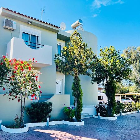 Villa Irilena - 4Bdr Beach House غينادي المظهر الخارجي الصورة