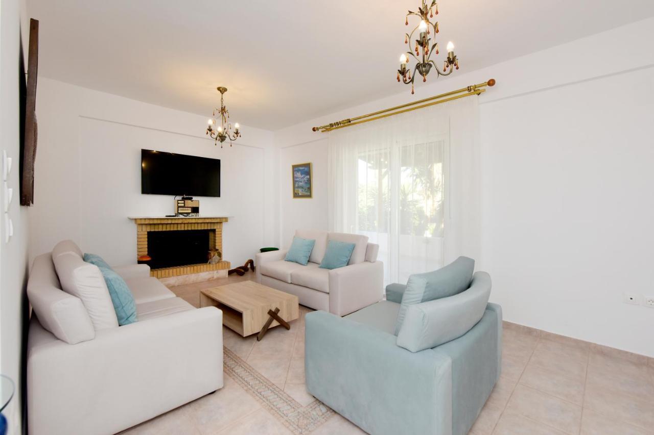 Villa Irilena - 4Bdr Beach House غينادي المظهر الخارجي الصورة