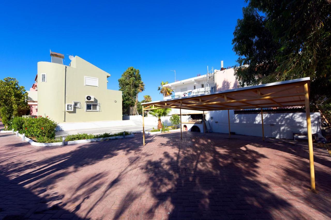 Villa Irilena - 4Bdr Beach House غينادي المظهر الخارجي الصورة
