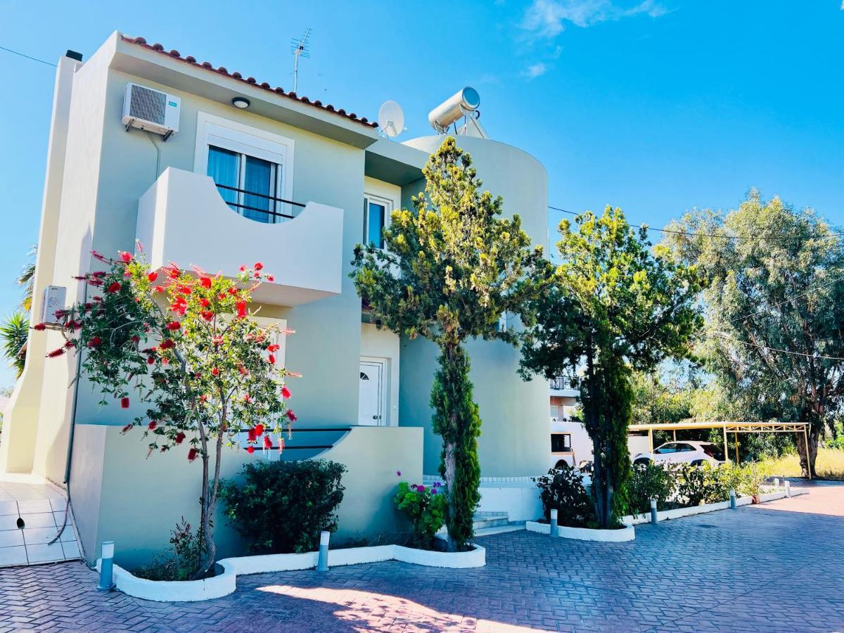 Villa Irilena - 4Bdr Beach House غينادي المظهر الخارجي الصورة