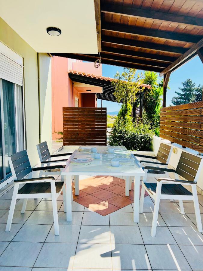 Villa Irilena - 4Bdr Beach House غينادي المظهر الخارجي الصورة
